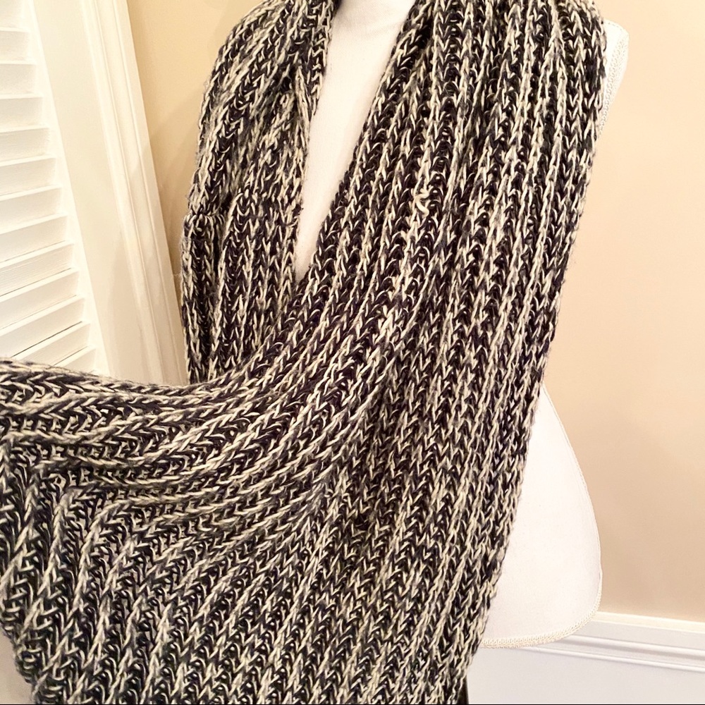 Chunky Knit Infinity Scarf - Picture 3 of 6